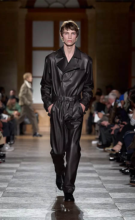 أسبوع باريس للموضة: تصاميم تتخطى حاجز الزمان من هيرميس